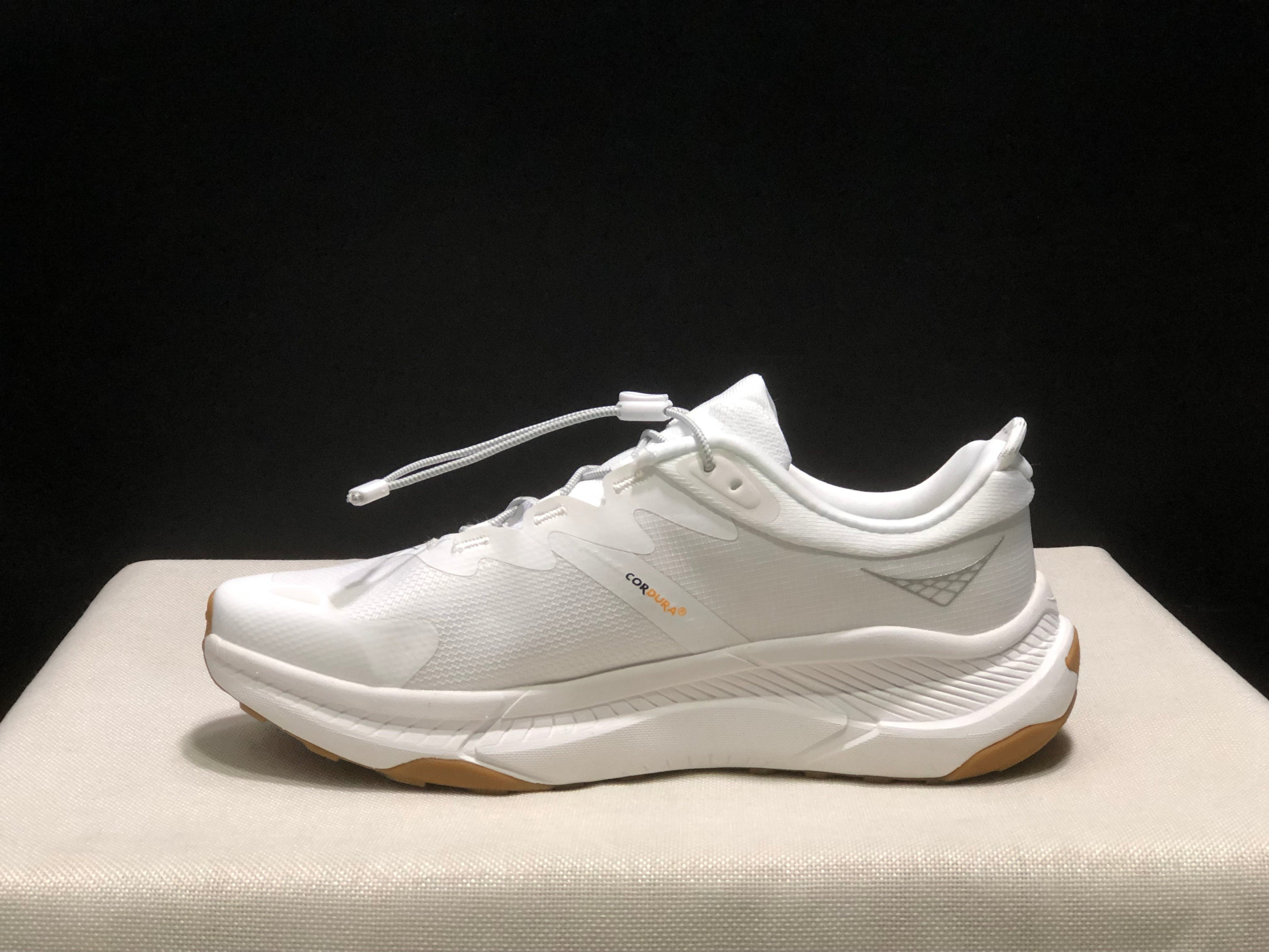 HOKA ONE ONE SKYFLOW