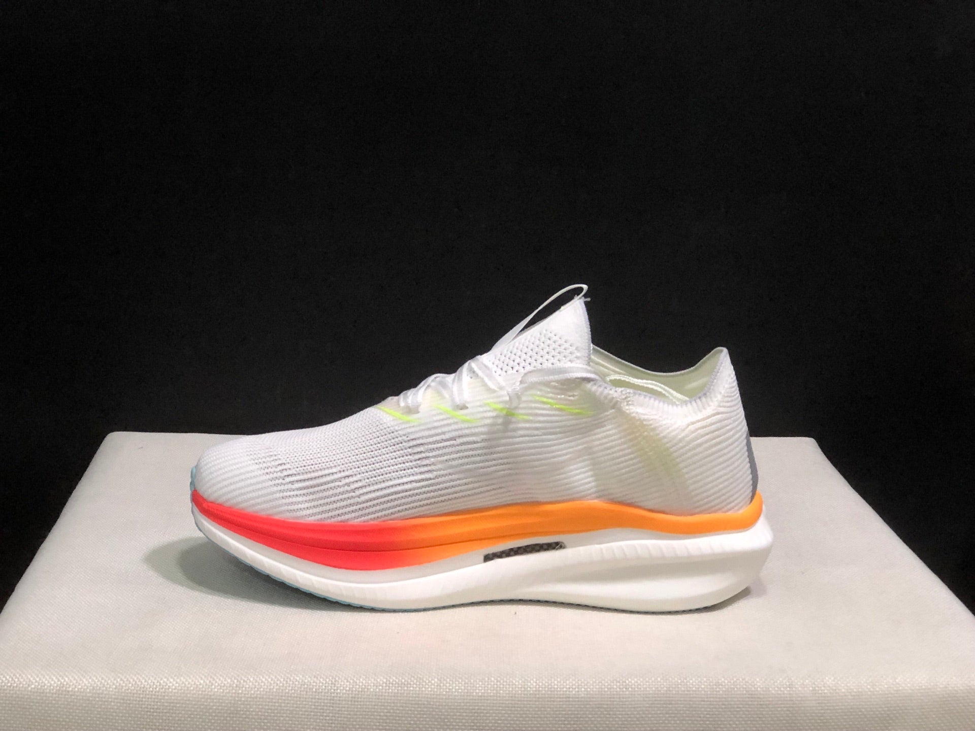 HOKA ONE ONE CIELO X1