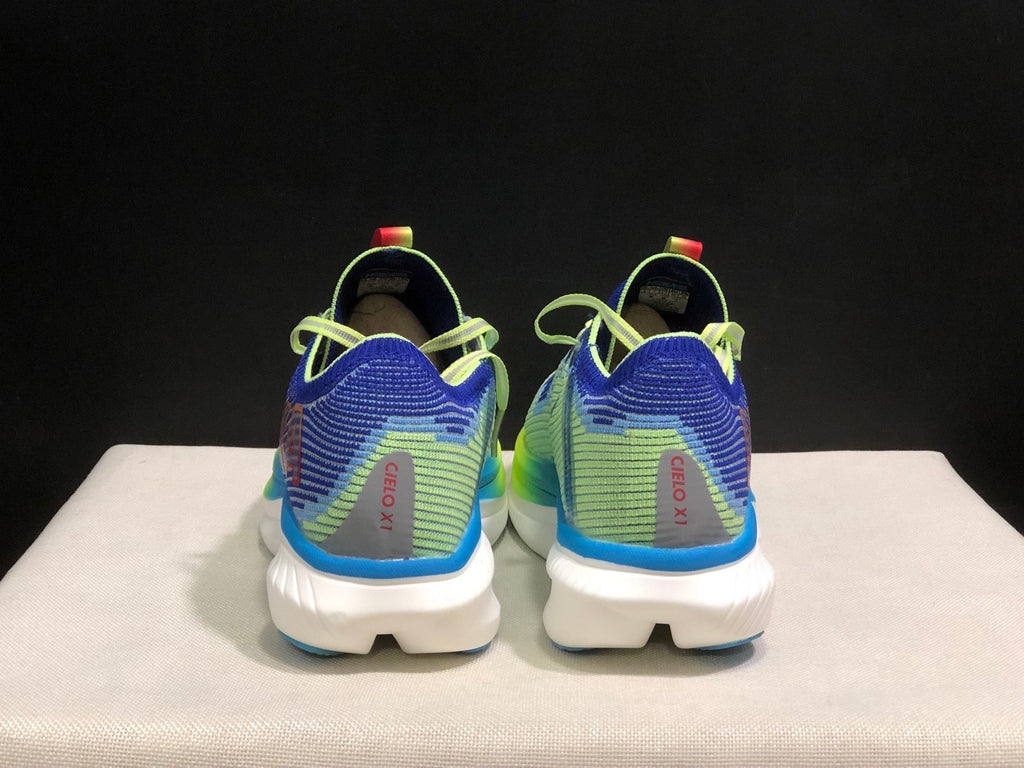 HOKA ONE ONE CIELO X1